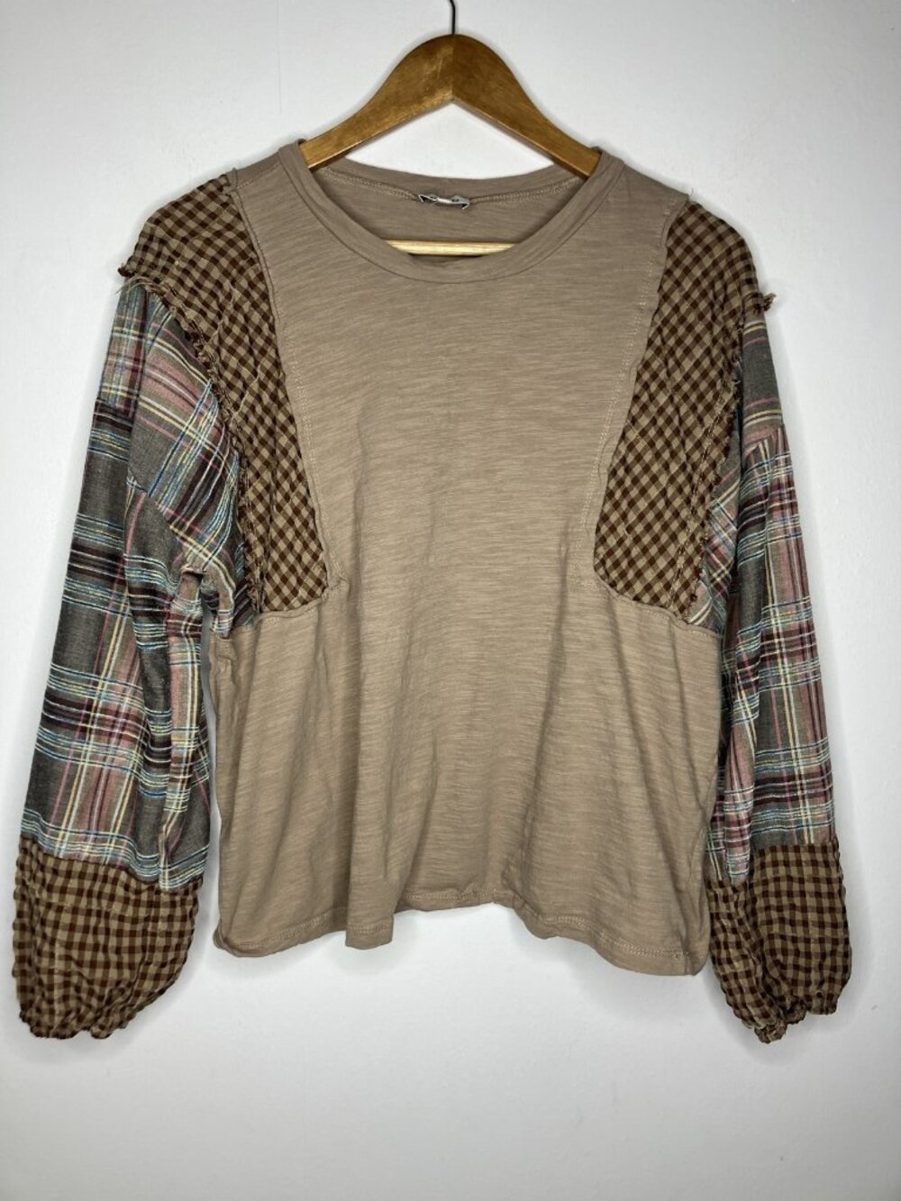 BKE Women's Plaid Gingham Patchwork Long Sleeve Knit Top Brown Beige Large